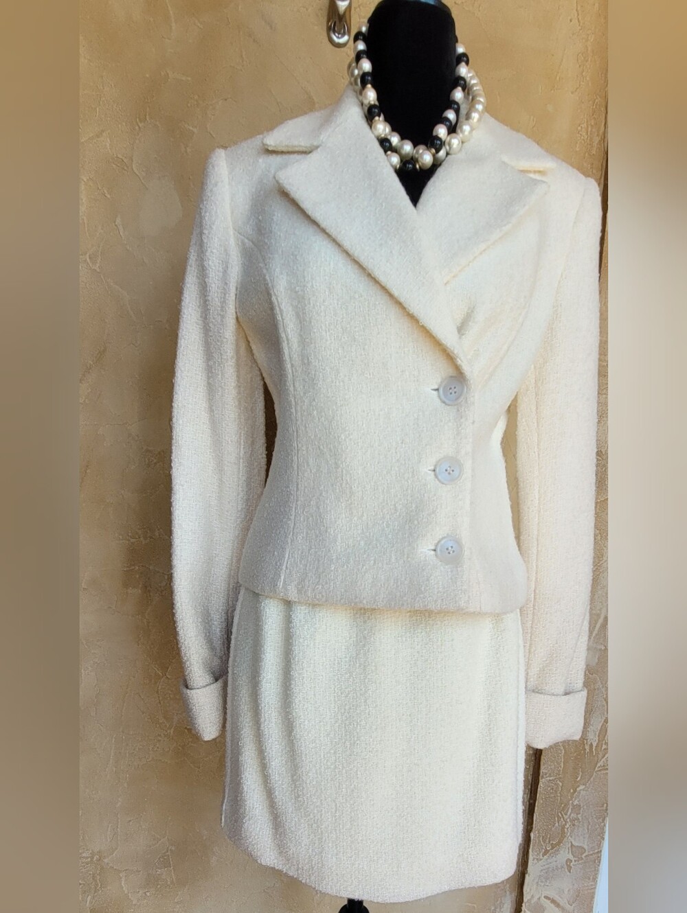 Lovely Rare Find Vintage Cream Bouclé Two-Piece Skirt Jacket Suit Brand APART 4 - Picture 3 of 14